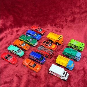 Lot of 15 Maisto Die-Cast Cars & Trucks B